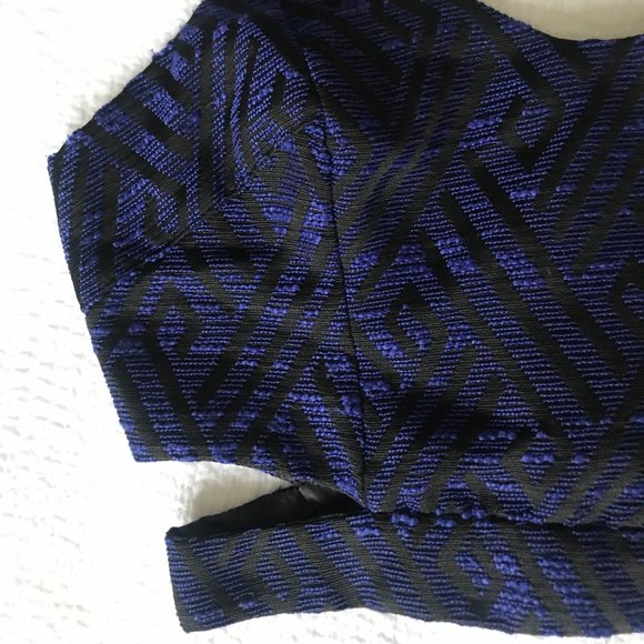 ASTR Chevron Cut-out Crop Top - Picture 4 of 5